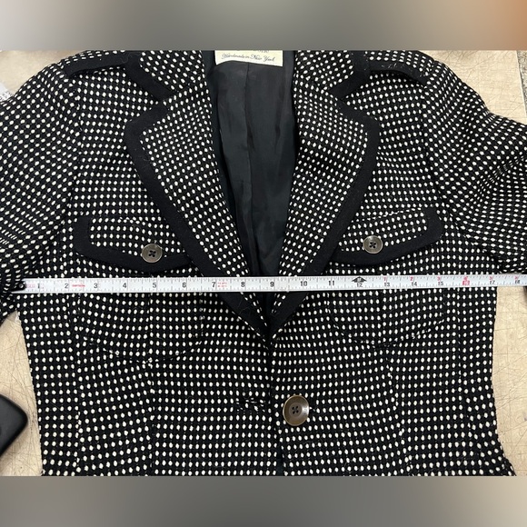 Used jacket in good condition, no rips, runs small - Picture 8 of 8